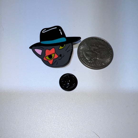 Star-Eyed Cat in Fedora Enamel Pin – Cool Cat Collector’s Piece - Picture 4 of 4